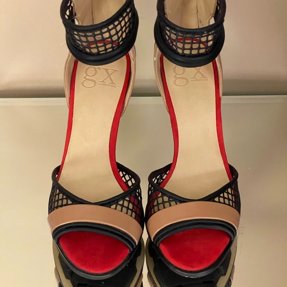 NWOB GX by GWEN STEFANI, RARE open toe zip up heels - Picture 2 of 4